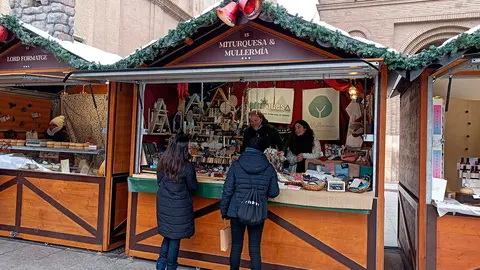La caseta N&ordm; 15 &ldquo;Miturquesa&rdquo; en la plaza del Pilar, es uno de los puntos de recogida
