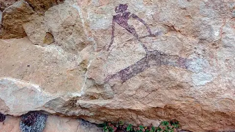 Pintura de un gran arquero lanzado a la carrera aparecida en La Hoz de la Vieja (Teruel)