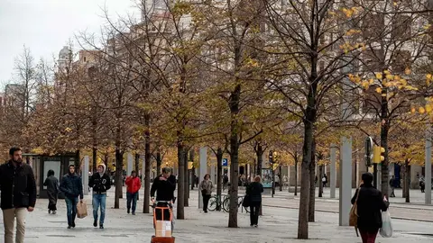 gente andando por la calle