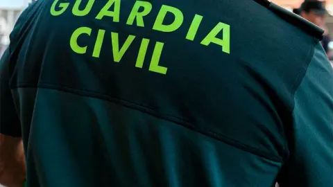 Simula un robo en la casa donde trabajaba como empleada para robar dinero y joyas en Tauste