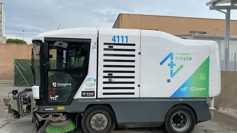 Uno de los nuevos veh&iacute;culos de limpieza cien por cien el&eacute;ctricos