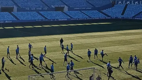 Entrenamiento del Real Zaragoza en La Romareda