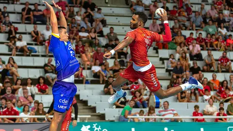 La afici&oacute;n oscense vuelve  a disfrutar de su equipo. Fotograf&iacute;a: Andrey Huesca.