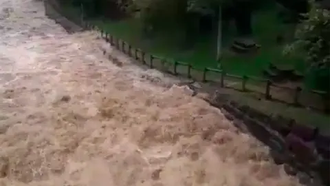 El r&iacute;o Arag&oacute;n a su paso por Canfranc el pasado mes de noviembre.