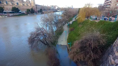 R&iacute;o-Ebro-crecida-Zaragoza-agua