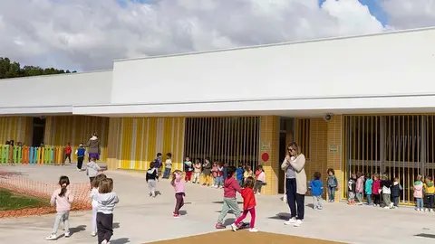Padres y madres de la localidad de Fraga pide la reasignaci&oacute;n de su hijos en los centros escolares