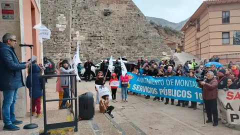M&aacute;s de 1.000 personas se manifiestan en Montalb&aacute;n. Foto: @GPSOEAragon.
