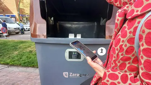 Contenedor-marr&oacute;n-Zaragoza-materia-org&aacute;nica-3