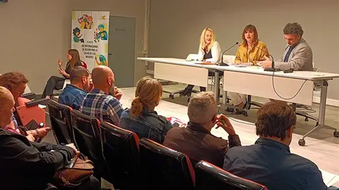 El PSOE se ha reunido con diversas entidades sociales y sindicatos de la Polic&iacute;a Local