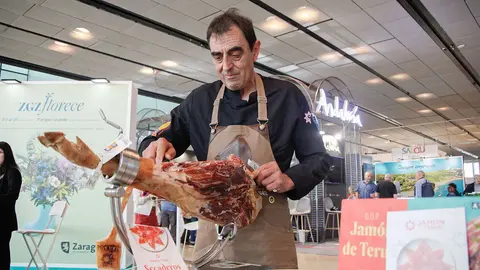 Corte de jam&oacute;n en Aratur 2024