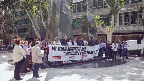 UGT y CCOO se concentran por la muerte del camionero en Ateca y piden un plan de choque