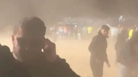Momento del desalojo del Zuera Sound.