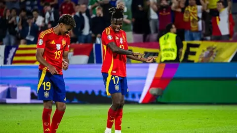 Nico William y Lamine Yamal, protagonistas en los octavos. Foto: SEFutbol.
