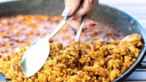 Paella en Zaragoza: cinco restaurantes perfectos para amantes del buen arroz. Foto: Restaurante Terraza el Lago
