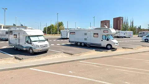 parking-caravanas-actur-valdespartera-vox