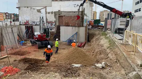 Las m&aacute;quinas ya trabajan en once parcelas de Zaragoza para levantar vivienda de alquiler sostenible