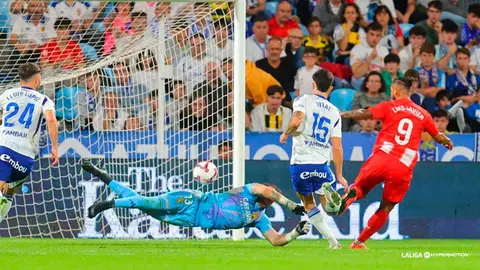 Luis Su&aacute;rez, con dos tantos, dio la victoria al Almer&iacute;a frente al Real Zaragoza en La Romareda. Foto: LaLiga