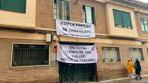 Edificio ocupado en la calle Lourdes, 7.