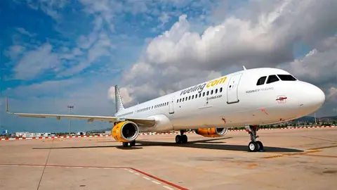 Foto de archivo de un avi&oacute;n de vueling
