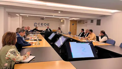 Reuni&oacute;n entre el SAMA y CEOE Arag&oacute;n. Foto: E.P.