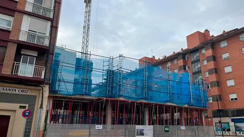 El fallecido trabajaba en la construcci&oacute;n de un edificio de viviendas de la calle Miguel Servet. Foto: Yolanda Taranc&oacute;n