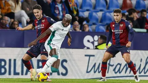 El Levante acaba con la racha del Huesca. Foto: La Liga.