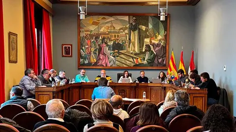 Imagen de archivo del pleno de Presupuestos, que tumb&oacute; las cuentas para 2025, en Caspe. Foto: Ayto Caspe