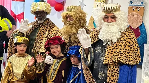 Los Reyes visitan a los ni&ntilde;os ingresados en el hospital zaragozano.