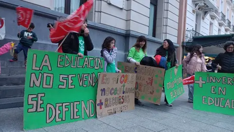 colegios manifestaci&oacute;n educaci&oacute;n
