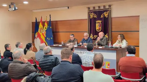 Reuni&oacute;n del Gobierno de Arag&oacute;n y los productores de cereza de Aranda y Calatayud. Foto: DGA