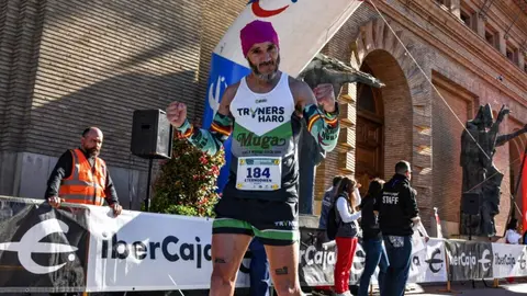 Runner en la media marat&oacute;n de Ibercaja Zaragoza. Foto de archivo.