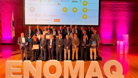 Foto de familia con todos los premiados, el consejero de Agricultura, Javier Rinc&oacute;n, la vicepresidenta de la Feria, Bel&eacute;n Lorente, y el presidente del jurado, Ernesto Franco. Foto: E.P.