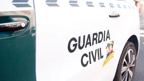 El agresor intent&oacute; clavar el cuchillo a uno de los agentes de la Guardia Civil cuanto &eacute;stos entraron en su casa de Cadrete. Foto: Pilar &Aacute;lvarez