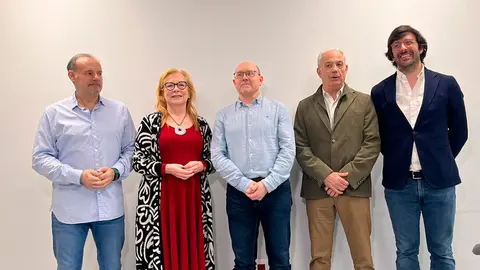 De izquierda a derecha; Arcéiz (CCOO); Lorente (CEPYME); Polo (UGT); Marzo (CEOE) y Blázquez (AWS),&nbsp;este&nbsp;jueves
