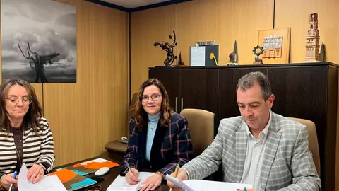 R&uacute;brica del pacto de funcionarios este martes en Caspe. Foto: Ayto Caspe
