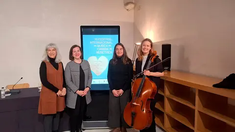 El acto de presentaic&oacute;n ha contado con m&uacute;sica en directo de la violonchelo zaragozana, &Aacute;ngela Aguareles