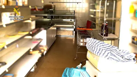 Enmascarados, muy agresivos y esgrimiendo un cuchillo de grandes dimensiones. As&iacute; entraron dos ladrones a una tienda en Tamarite de Litera.