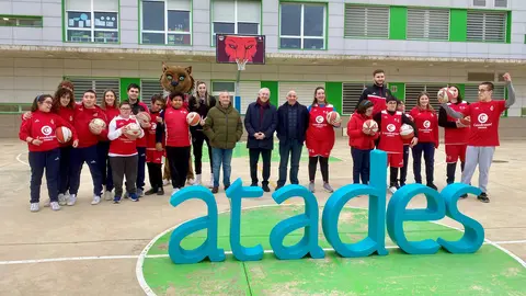 Ndp Miguel Gonz&aacute;lez y Mariona Ortiz, nuevos padrinos de la Escuela de Baloncesto Adaptado de ATADES