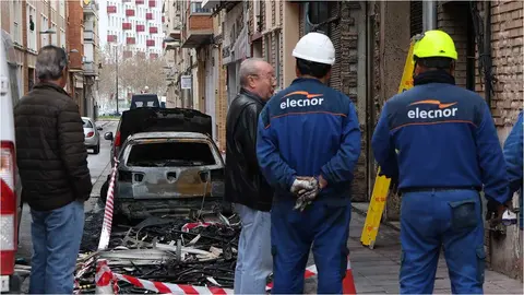 Cinco contenedores han ardido  en la madrugada de este viernes en la calle Tom&aacute;s Pelayo.