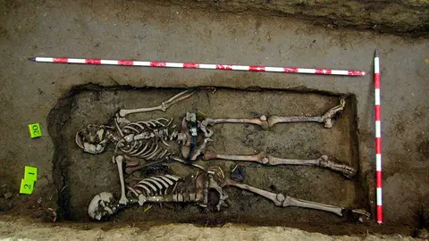 Las numerosas campa&ntilde;as de localizaci&oacute;n y exhumaci&oacute;n de fosas comunes en el cementerio municipal de Farasdu&eacute;s (Ejea de los Caballeros, Zaragoza) se iniciaron en el a&ntilde;o 2020