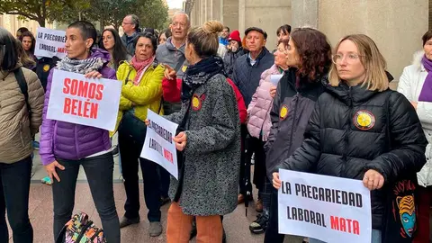 Trabajadores y educadores de centros de menores en Arag&oacute;n se concentran frente a la sede del IASS (Imagen de archivo)