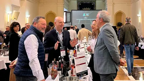 El primer Sal&oacute;n Pe&ntilde;&iacute;n de los Vinos de Arag&oacute;n ha reunido este lunes en Zaragoza a 50 bodegas  de toda la comunidad