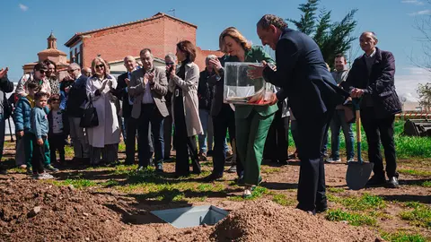Colocaci&oacute;n de la primera piedra. Foto: Delegaci&oacute;n del Gobierno en Arag&oacute;n
