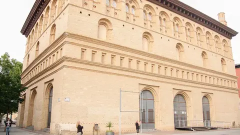 la-lonja-abrazo-zaragoza