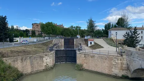 Las esclusas hist&oacute;ricas vuelven a permitir navegar embarcaciones