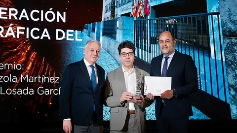 Reconocimiento a la CHE, este viernes, en la Sala de la Corona. Foto: DGA/ Fabi&aacute;n Sim&oacute;n