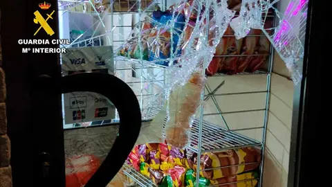El ladr&oacute;n en un establecimiento alimenticio de La Almunia fue descubierto cuando intentaba esconderse tras un contenedor.