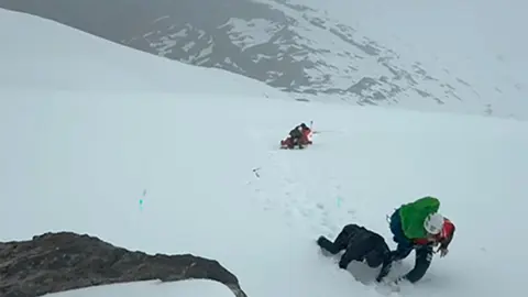 Cuatro senderistas franceses fueron rescatados por el Greim de Bolta&ntilde;a a unos 2.300 de altura en el Pirineo.