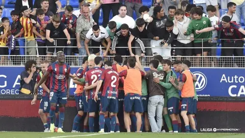 Joaqu&iacute;n se visti&oacute; de h&eacute;roe para darle tres puntos vitales al Huesca. Foto: La Liga.