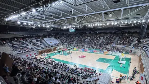 El Palacio de Deportes de Huesca tuvo un gran ambiente en la final. Foto: C.B. Pe&ntilde;as Huesca.